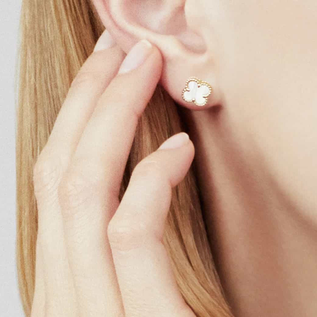 KLOVAR LONDON White Pearl Clover Necklace Earrings Set 925 Silver 18k Gold Plated